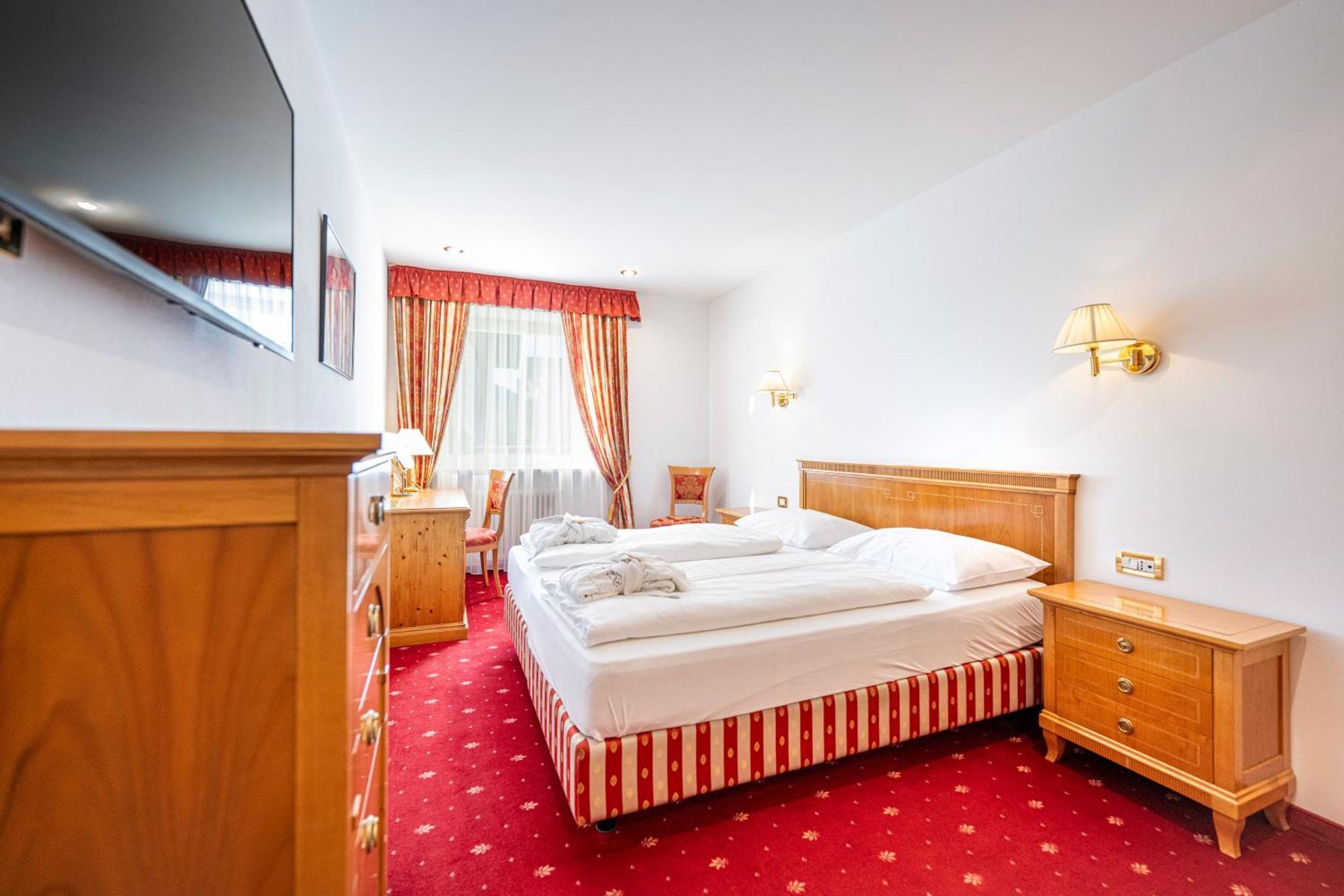 Hotel Touring Dolomites Santa Cristina Val Gardena المظهر الخارجي الصورة