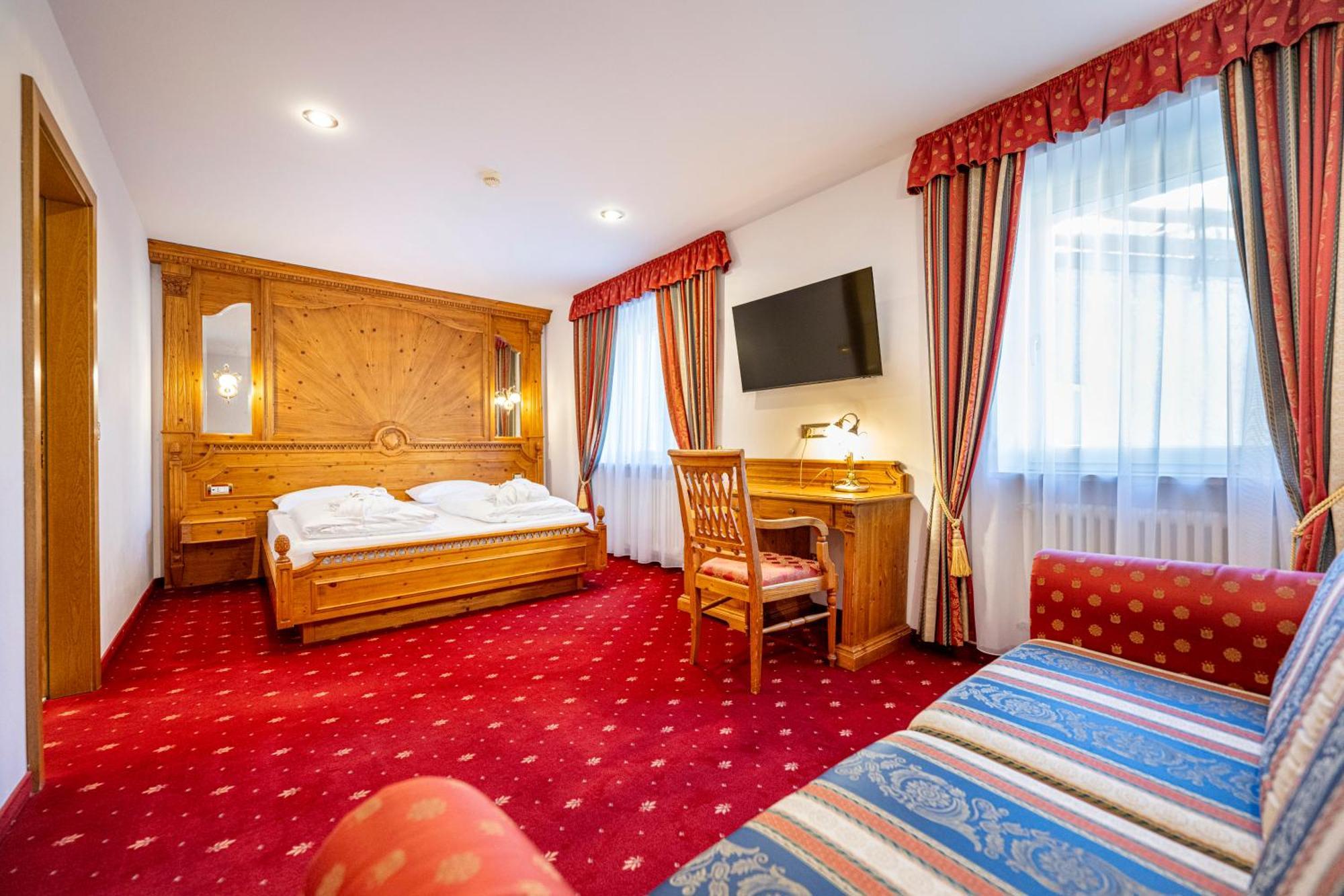 Hotel Touring Dolomites Santa Cristina Val Gardena المظهر الخارجي الصورة